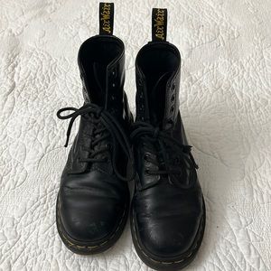 Dr Martens WOMEN'S SMOOTH LEATHER LACE UP BOOTS Size 6